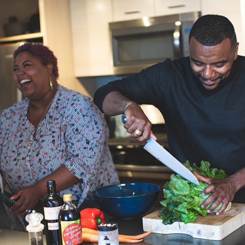 couple preparing vegetarian meal