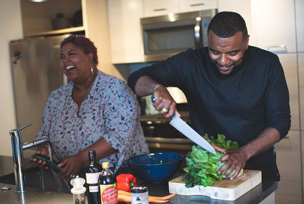 couple preparing vegetarian meal